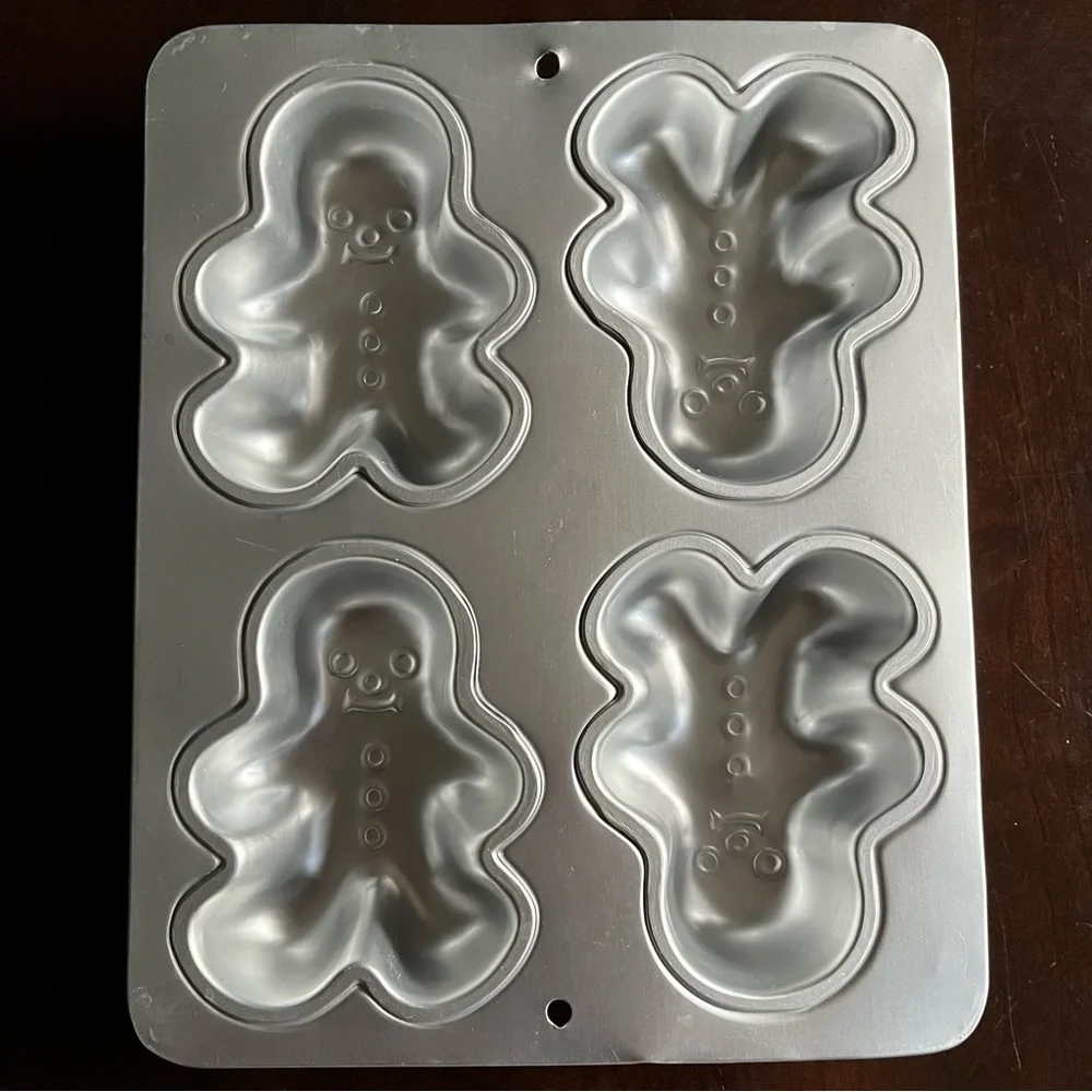 Wilton 1992 Vintage 4 Gingerbread Man Cake Pan Baking Mold